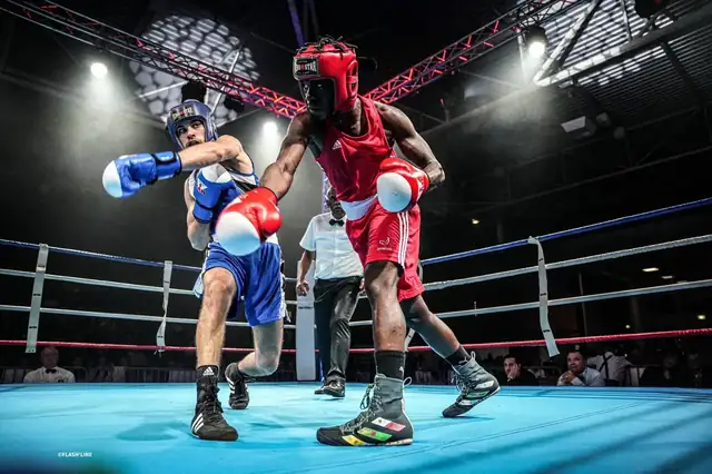 Ring de boxe au club TMBC Toulouse