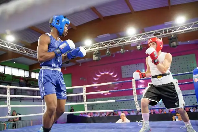 Ring de boxe au club TMBC Toulouse