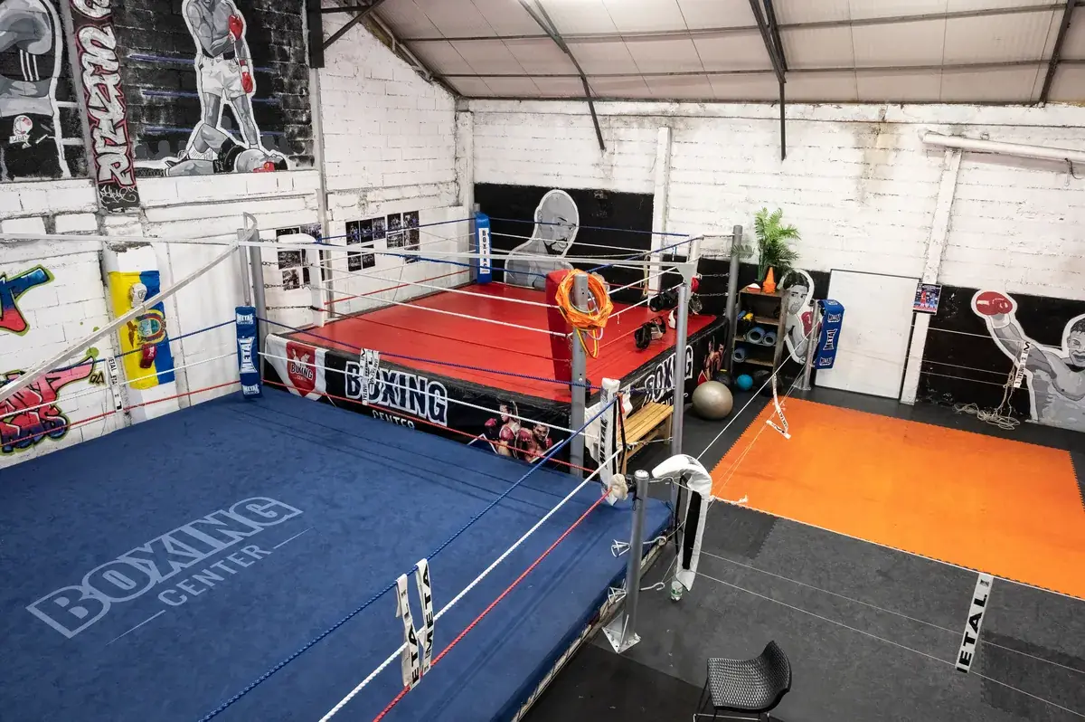 Ring de boxe anglaise du club TMBC à Toulouse Minimes